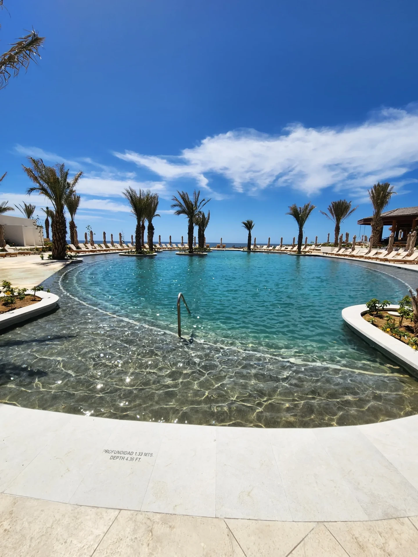 Noche Serena oceanfront pool